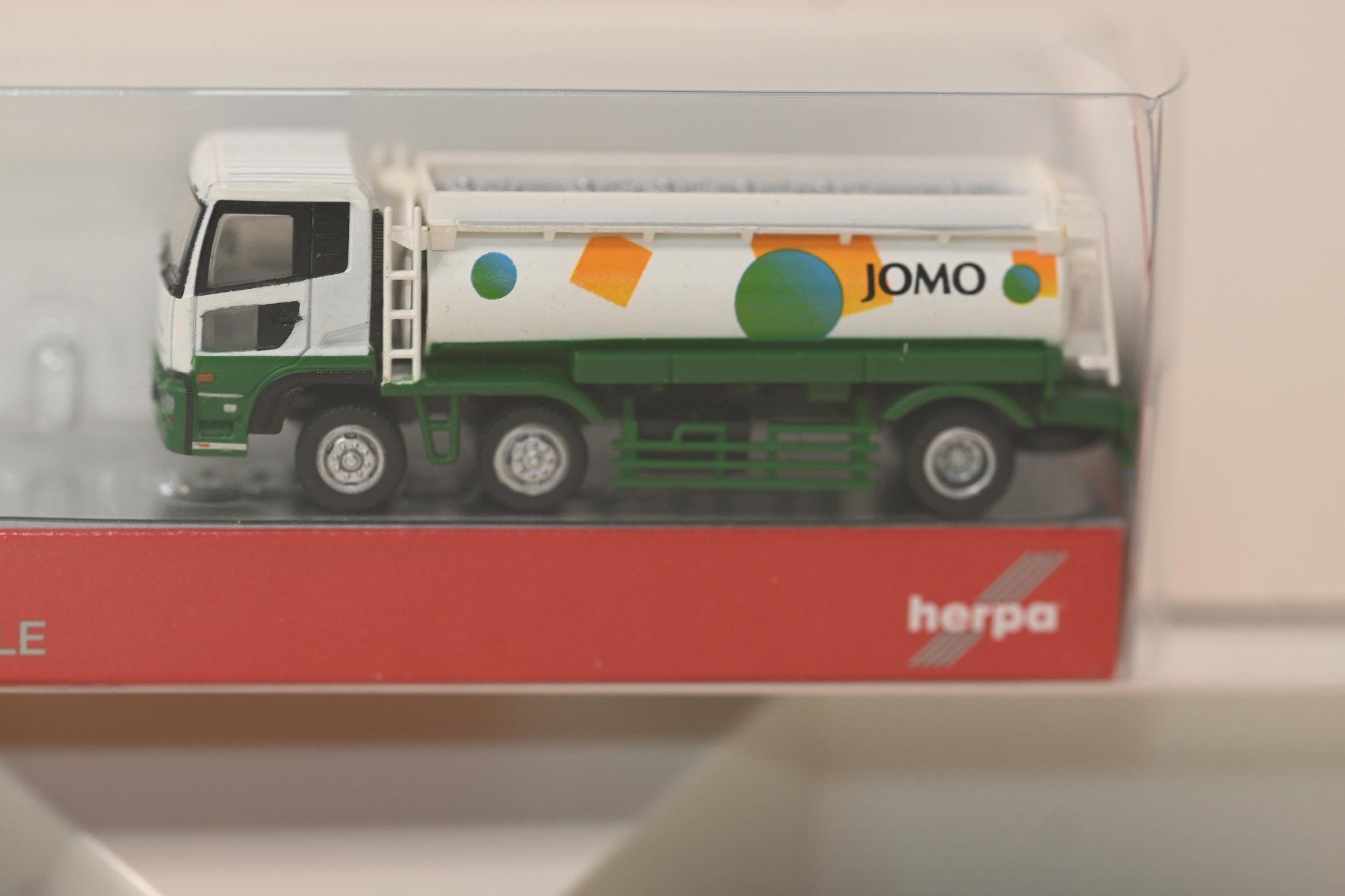 Fleischmann Modellini di ferrovie: Hupac  Jomo LKW  Fleischmann Spur N mit OVP – Usato da Laupen ZH venduto da Zmoewe 5