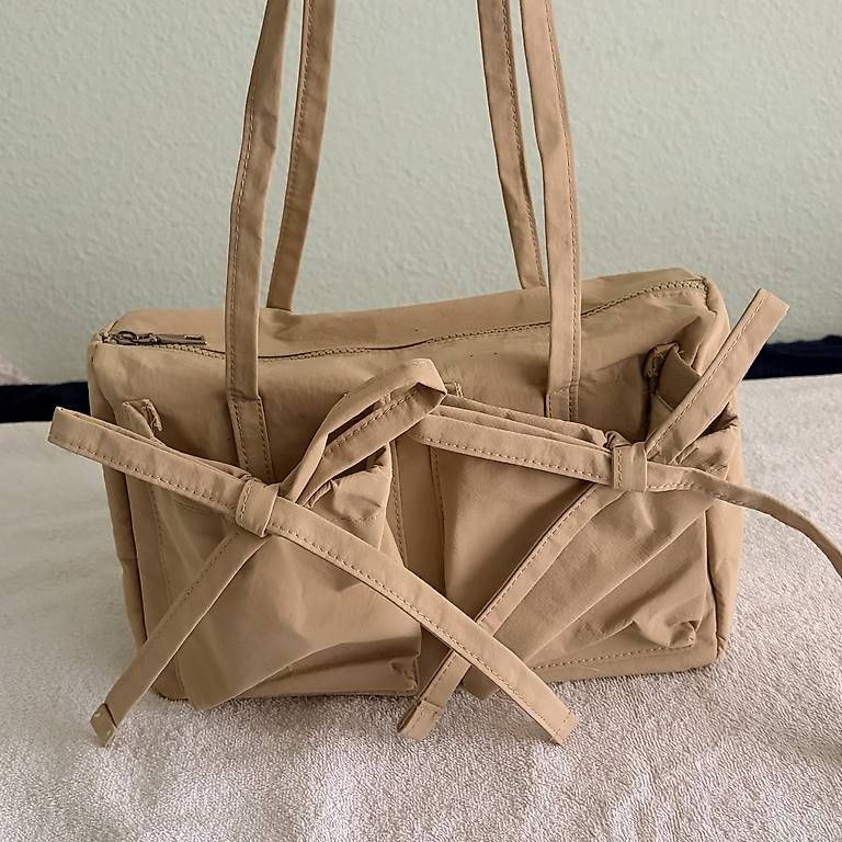 Borse da donna: Beige Schultertasche mit Schleifendetails – Nuovo (secondo la descrizione) da Berikon venduto da nao_5qbr 2