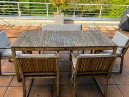 Gartentisch mit Sitzbank und Stühle