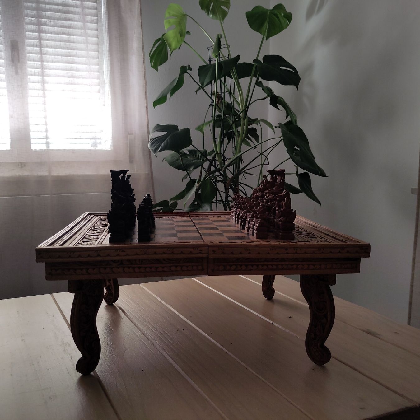 Giochi: Handgeschnitzter Spielkoffer aus Holz - Schach & Backgammon – Usato da Romanshorn venduto da SuperRetro64 3