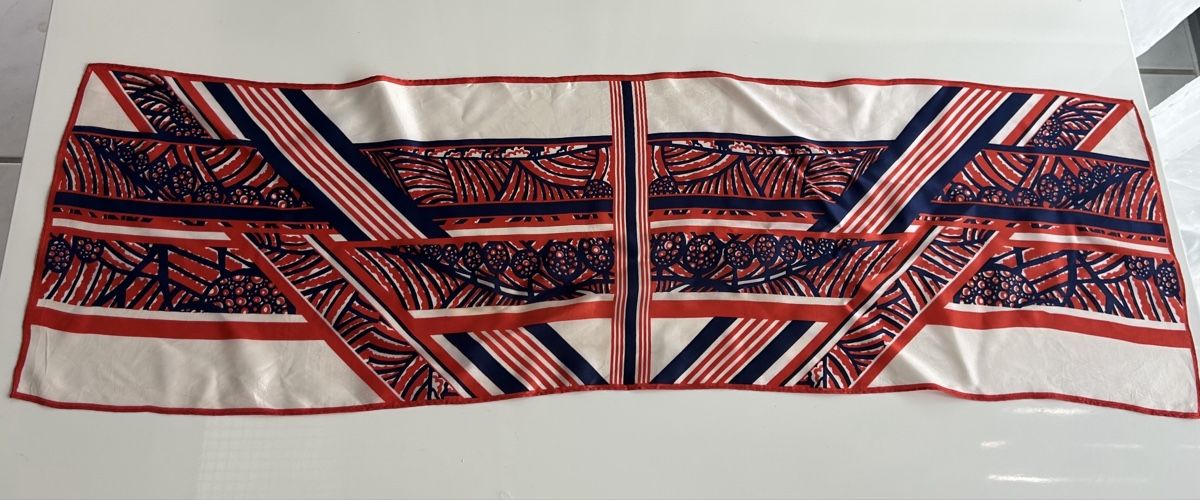 Foulard & Sciarpe: Long Scarf Geometric Pattern Red Blue White 111 cm – Nuovo (secondo la descrizione) da Saland venduto da ele_vc96