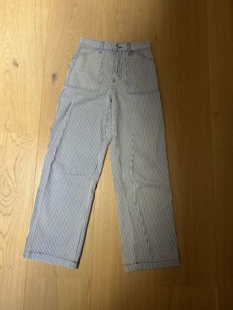 H&M gestreifte Jeans