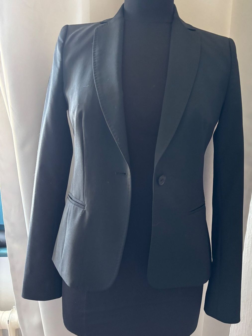 Navyboot Jacken: Veste noire NAVYBOOT, élégante - Taille 34, parfait état! – Gebraucht aus Peseux von CharmeCommerce