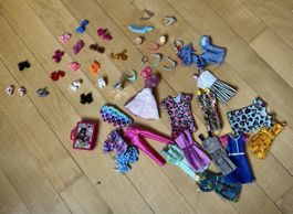 Barbie Kleider Set mit Schuhen und Zubehör