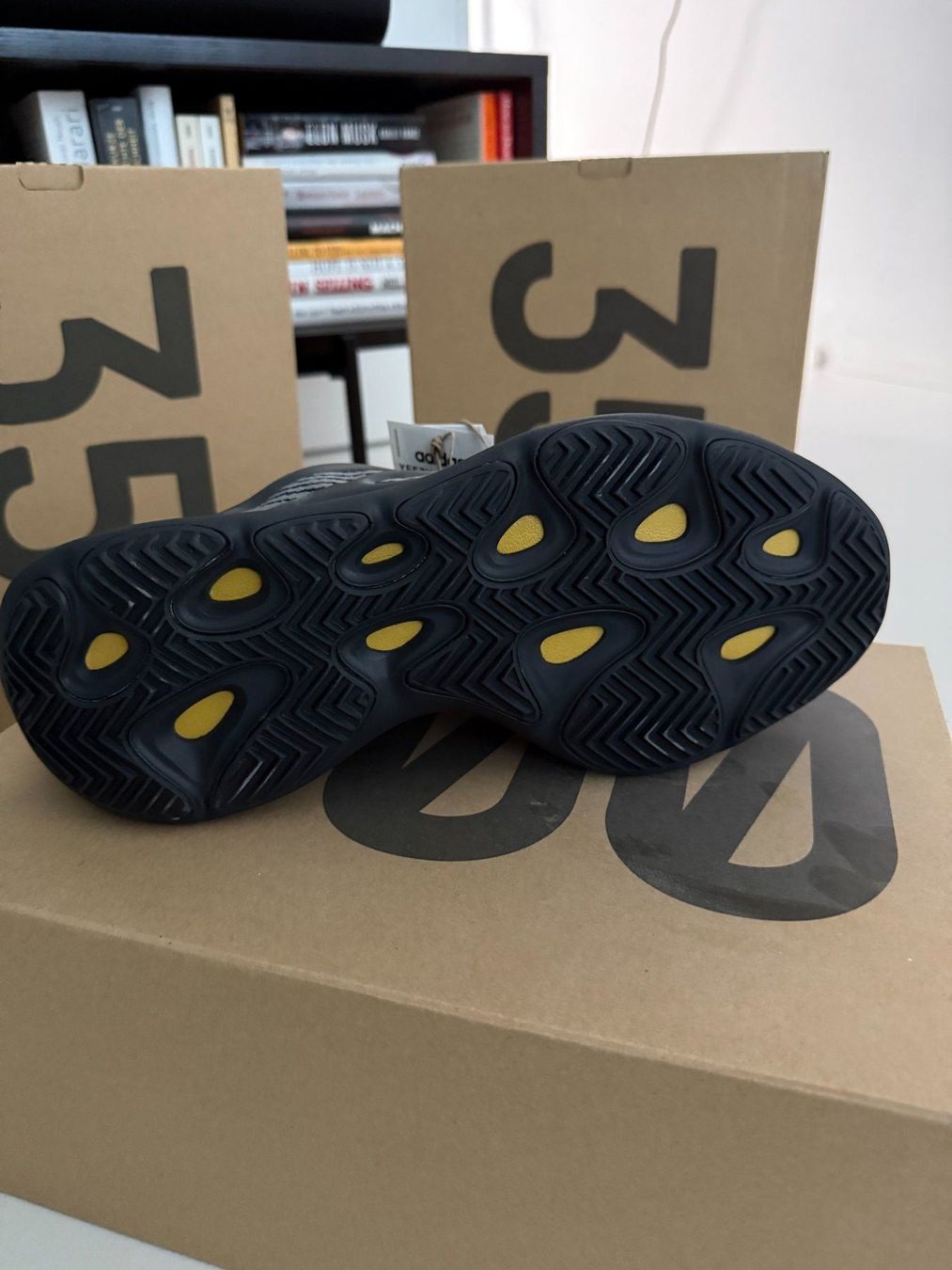 Adidas Herrenschuhe: YEEZY BOOST 700 GR. 44 – Neu und originalverpackt aus BAAR von penalti1000 1