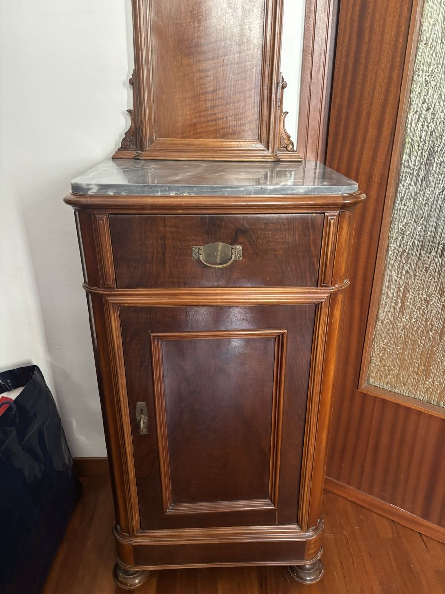 Comodini: Comodini in noce , stile  liberty ottimo stato – Usato da Bissone venduto da gio_8zmy