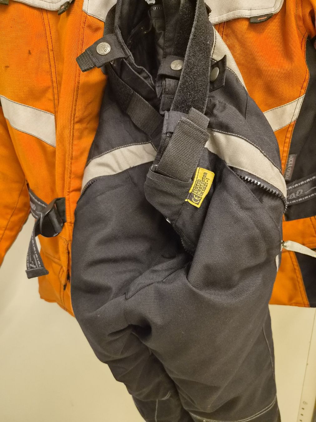 Lotti di vestiti: Motorad jack und Hose polo – Usato da Riehen venduto da mbahn 2