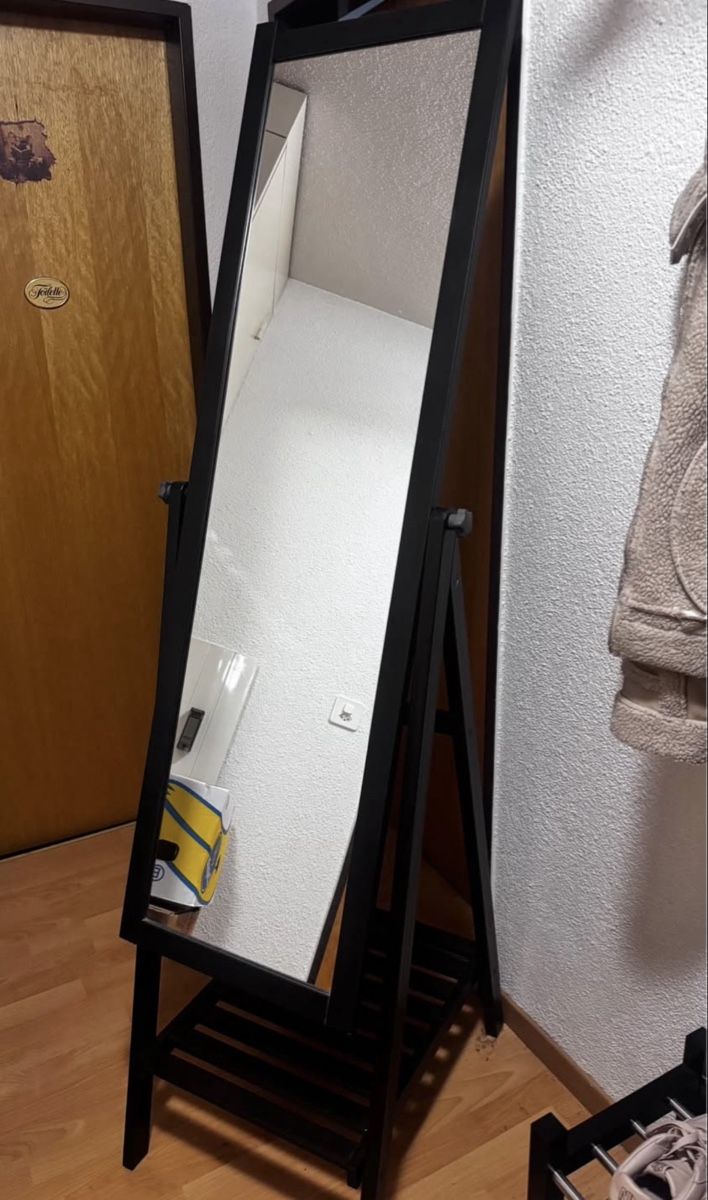 Ikea Specchi: Ab 1Fr. Schwarzer Standspiegel mit Ablage – Usato da Emmenbrücke venduto da j_16