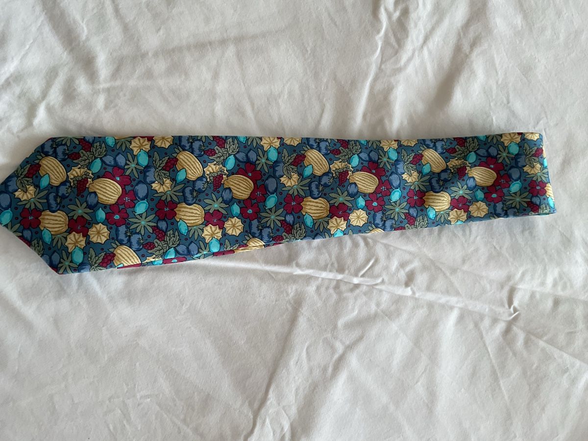 Hermès Krawatten: Hermès Tie - Floral & Fruit Pattern - classic design - 100% – Neu (gemäss Beschreibung) aus Baar von pau_gyx6 3