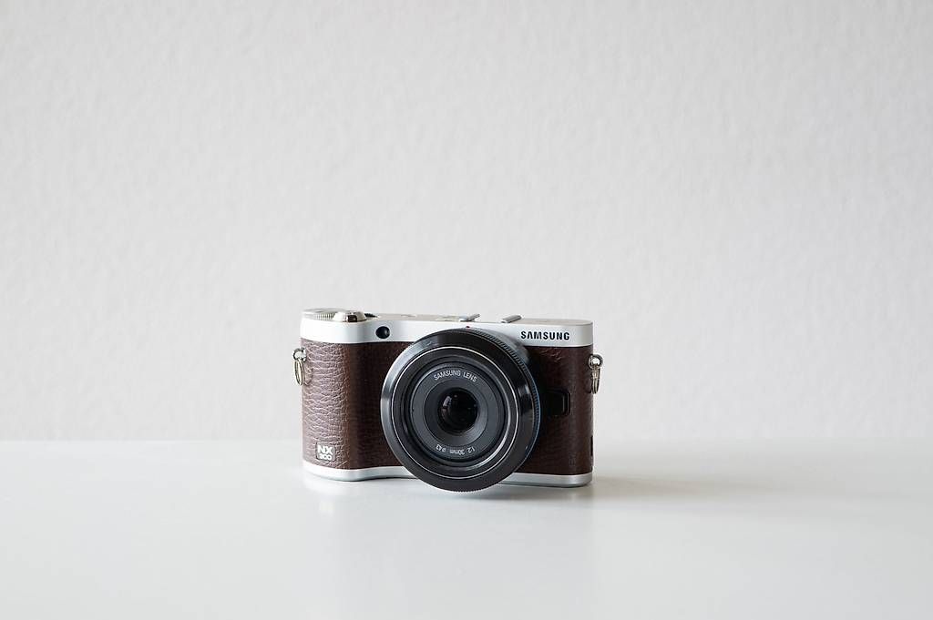 Samsung Fotocamera: Samsung NX300 + 30mm f2 – Usato da Urdorf venduto da MagneBesase