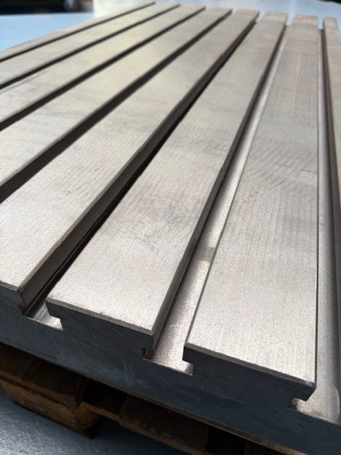 Altro per industria metallurgica: Maschinentisch mit T-Nuten – Nuovo (secondo la descrizione) da Reiden venduto da aidaramon 1
