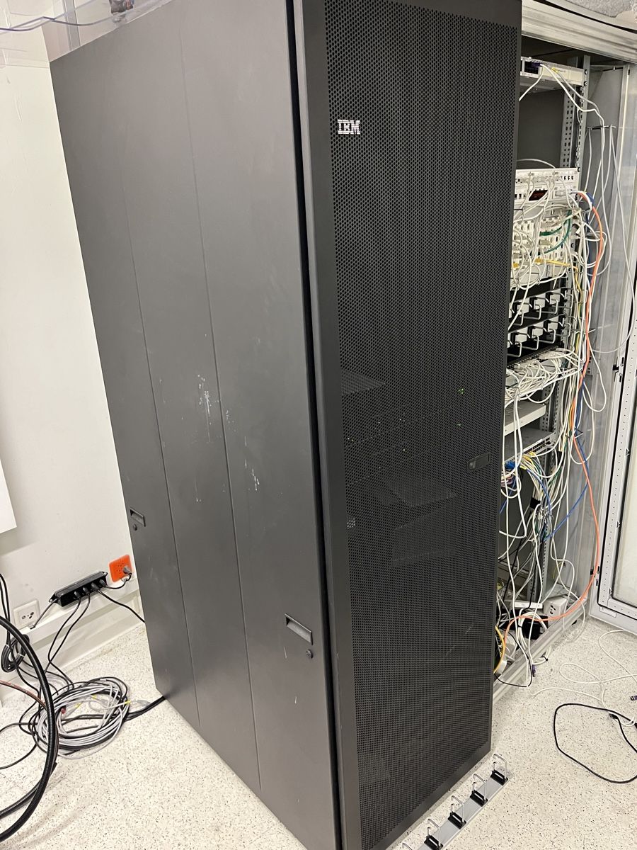 IBM Racks & Ständer: IBM Server Rack – Gebraucht aus Nürensdorf von  1