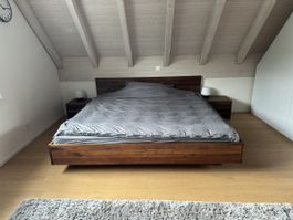 Reseda Holzbett, Nussbaum Massiv, 200x200cm, Top Zustand!