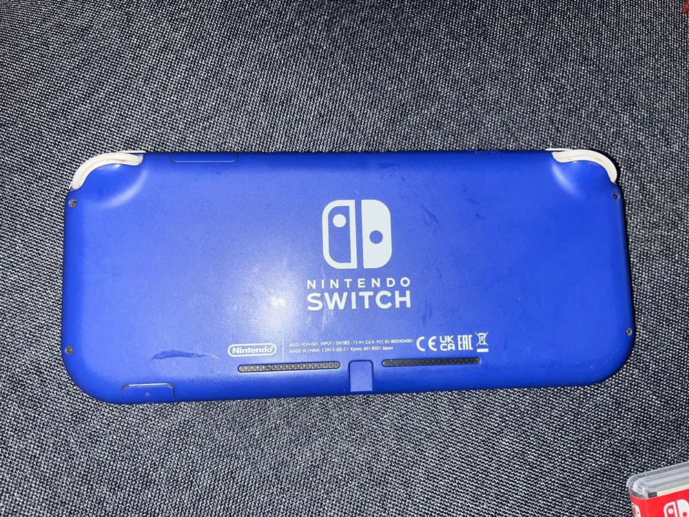 Nintendo Switch lite avec carte SD 128 GB
