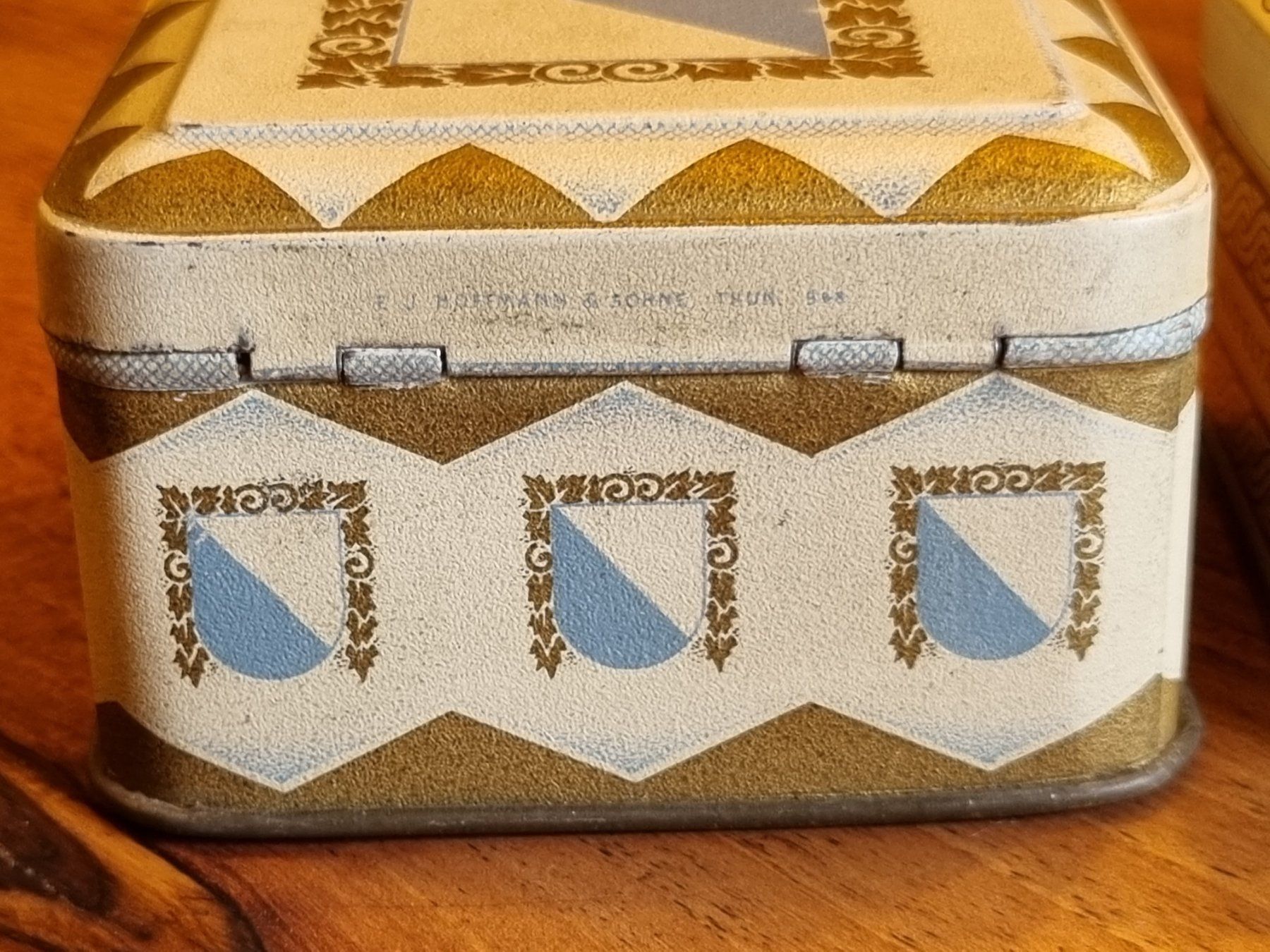 Sonstige Dekorationen & Accessoires: 2 alte Schweizer Blechdosen Nideltäfeli Zürich – Gebraucht aus Scharnachtal von devin03 3