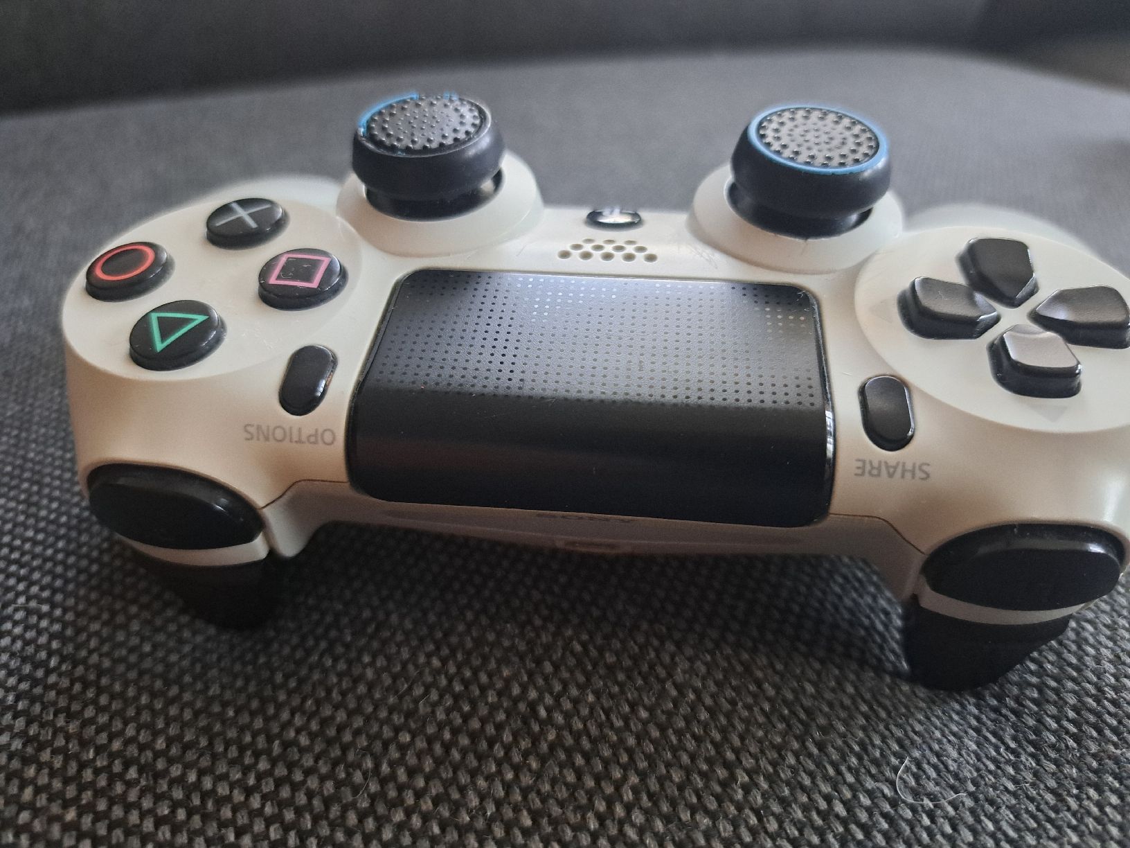 Sony Console: 2x PS4 Controller rot weiss gebraucht – Usato da Winterberg ZH venduto da S.Maksoud 2