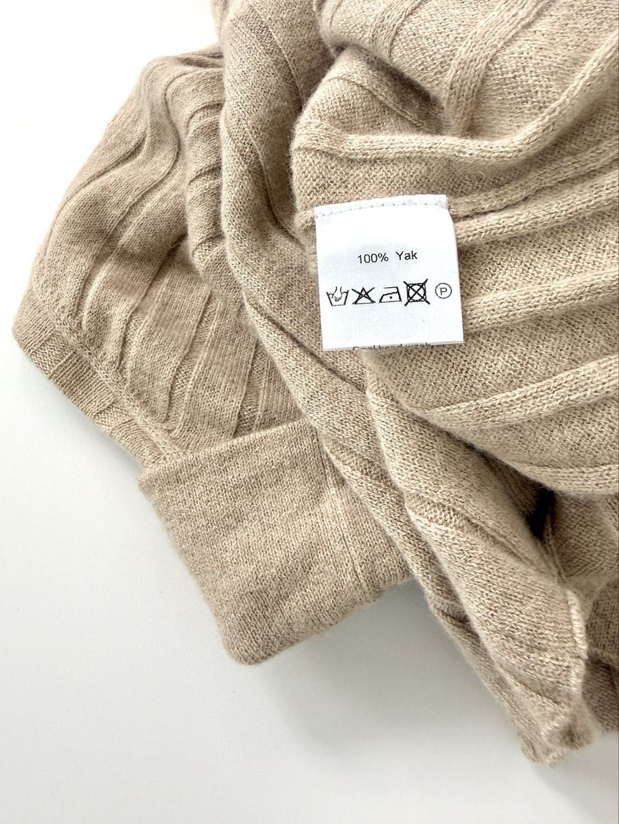 Maglioni & Felpe: Beiger Yak-Rollkragenpullover by 7115 by szeki – Nuovo (secondo la descrizione) da Basel venduto da A-Z-B 3
