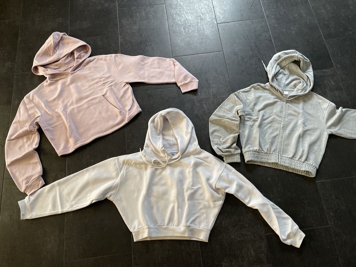 Maglioni & Felpe: 3 coole Crop Hoodies Grösse S – Usato da Bettlach venduto da A-M
