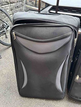Trolley Suitcase Black der kleine fast neu
