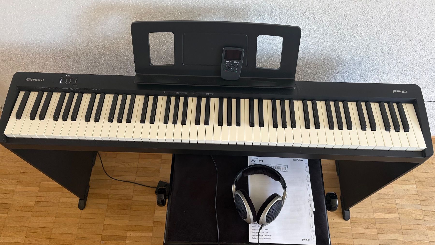 Roland Musikinstrumente: Roland FP-10 Piano mit klavierhocker – Gebraucht aus Zürich von kvi_y2sp 3