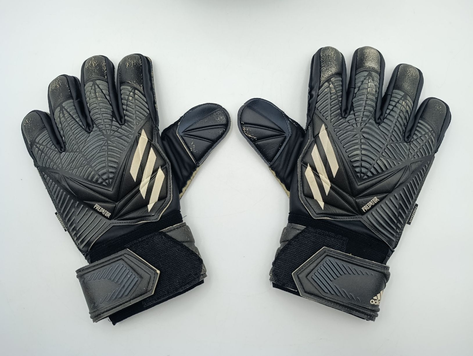 Adidas Altri accessori da uomo: Torwarthandschuhe Adidas Predator gebraucht – Usato da Wil SG venduto da Donaldus