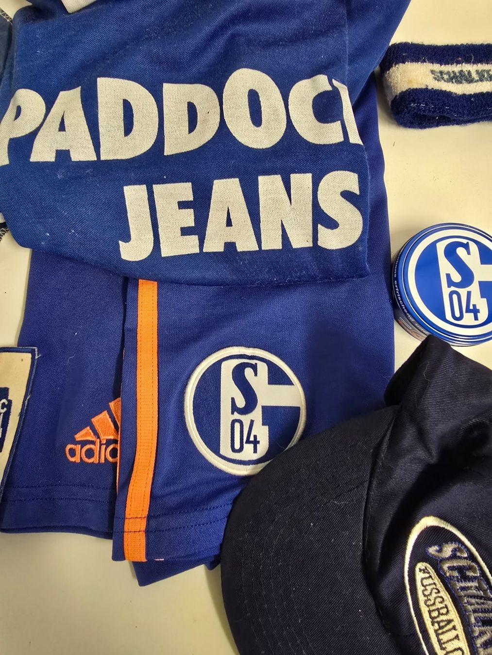 Canottiere & Pantaloni: Schalke 04 Fanpaket – Usato da Tuggen venduto da Santasbag