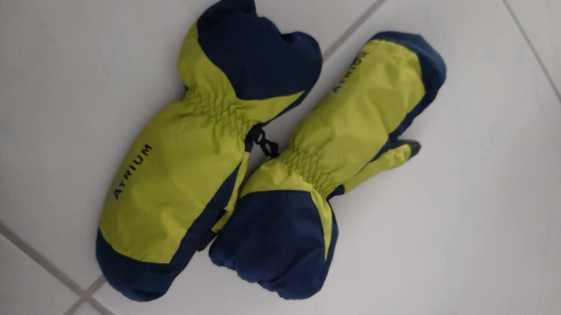 K..56 R) Handschuhe Winterhandschuhe Gr. 3-4 Jahre Atrium (Gebraucht) in  Wil SG fr CHF 3.95  mit Lieferung auf Ricardo kaufen