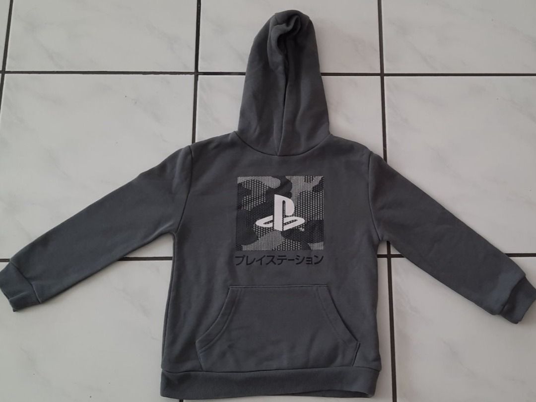 Pullover & Sweatshirts: Kapuzenpulli Playstation Grösse 110/116 – Gebraucht aus Kaltbrunn von Nili133