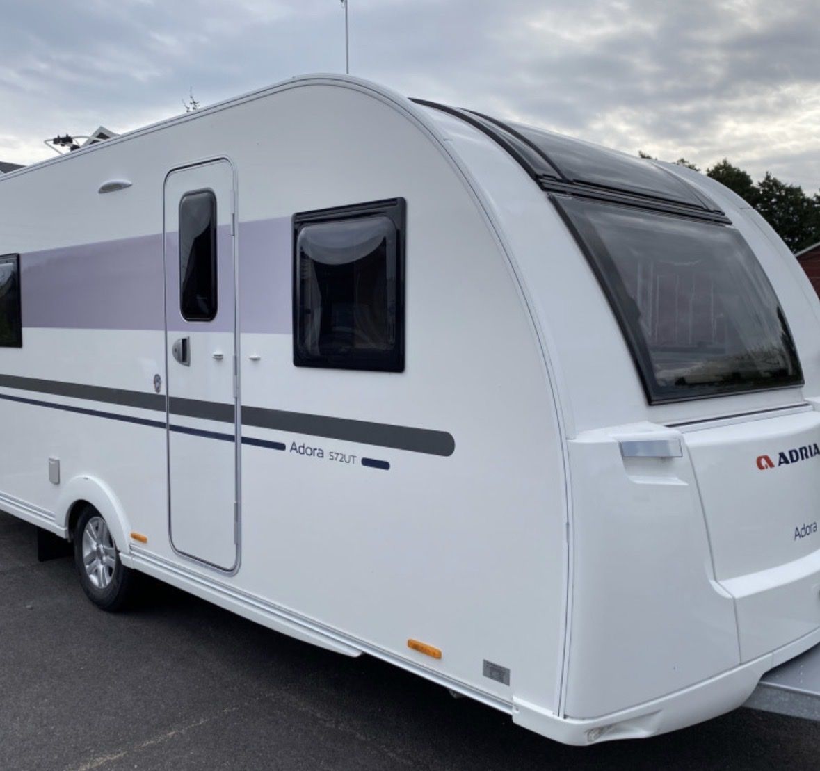 Adria Veicoli da campeggio: Wohnwagen Adria 572 UT – Usato da Bichwil venduto da Eugemeol