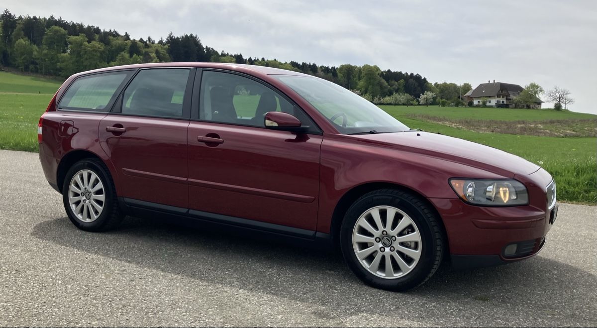 Volvo Automobili: Volvo V50 2.0D – Usato da Zauggenried venduto da Motopesche 2