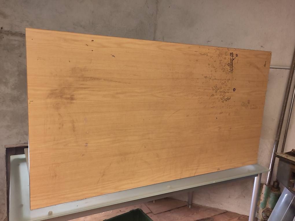 Tische: Holztisch – Gebraucht aus Biel/Bienne von iri_9tqh