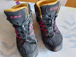 gut erhaltene Wanderschuhe
