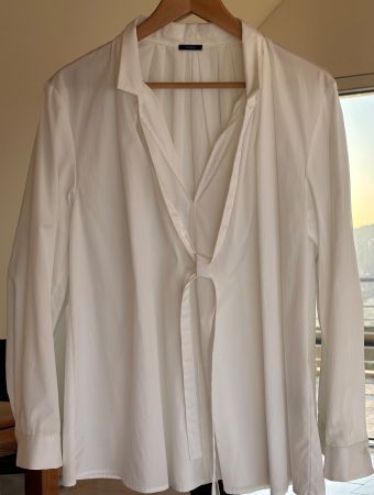 Topaktuelle weisse Bluse der Edelmarke JOSEPH
