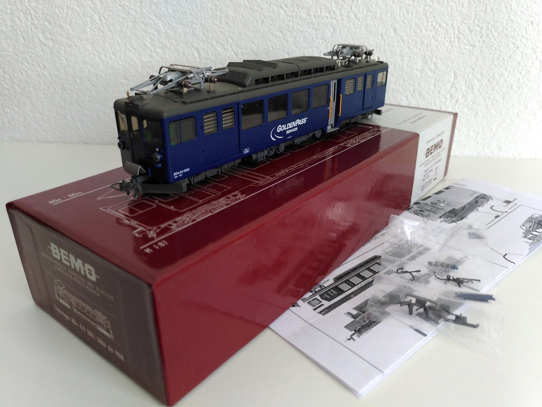 Bemo Modelleisenbahnen: Bemo MOB Triebwagen BDe 4/4 3004 GoldenPass Services H0m – Gebraucht aus Naters von Luca099