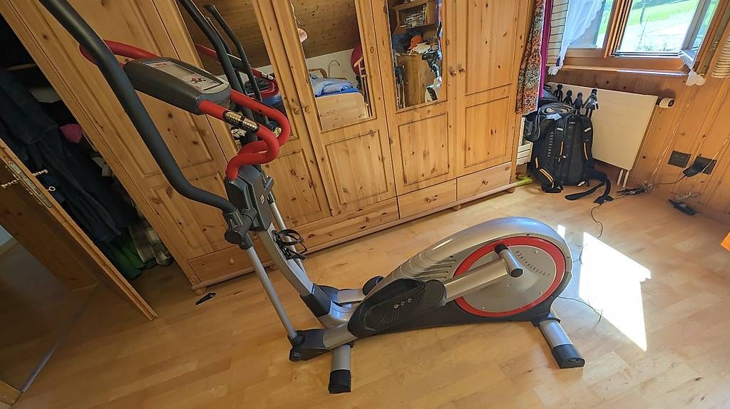 Hometrainer: Kettler Crosstrainer mit Pulsmesser – Gebraucht aus Gossau SG von Opelmatti