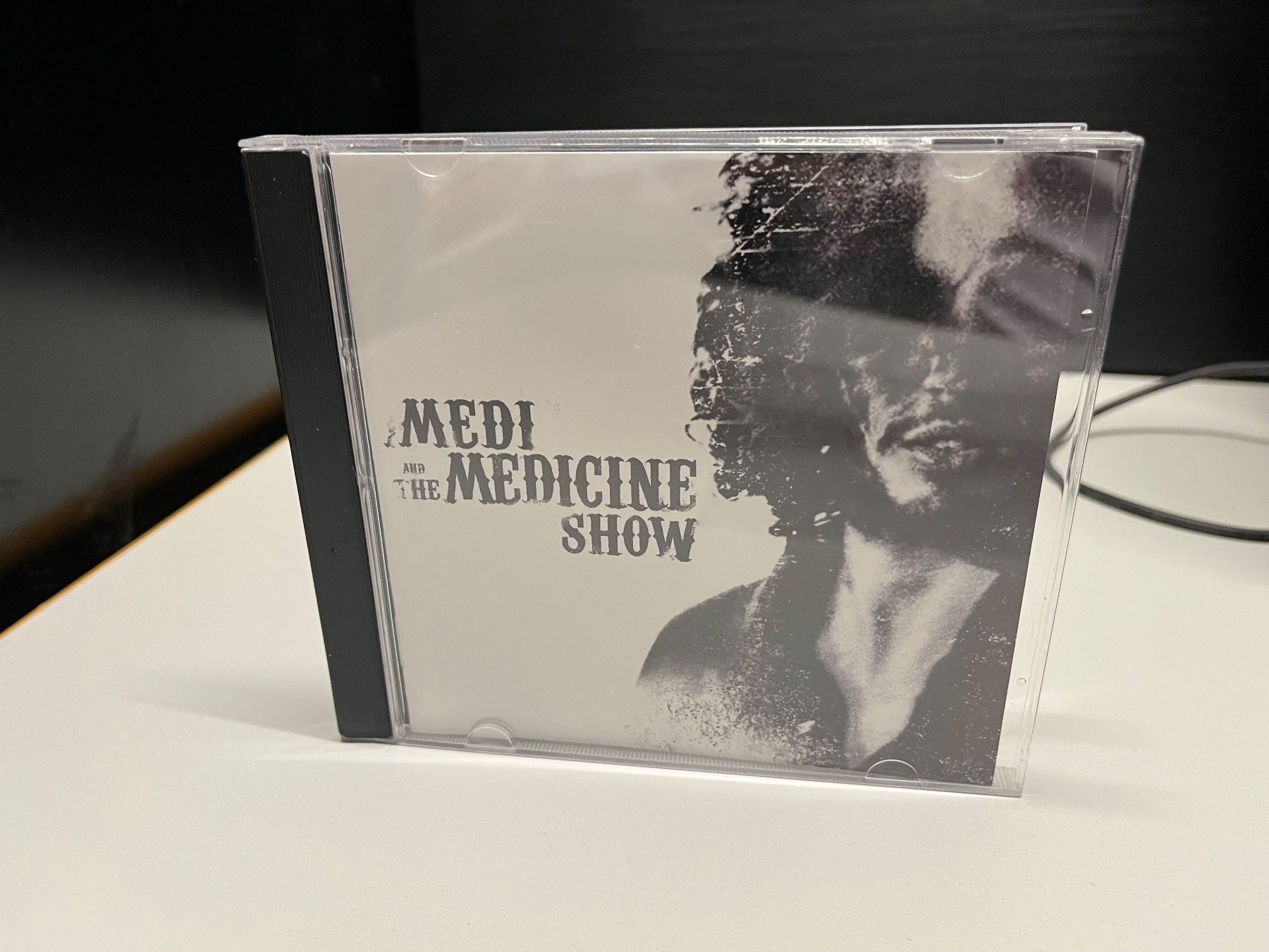 CD: Medi and the Medicine Show - X01A – Nuovo (secondo la descrizione) da Küsnacht ZH venduto da hardrock.earth