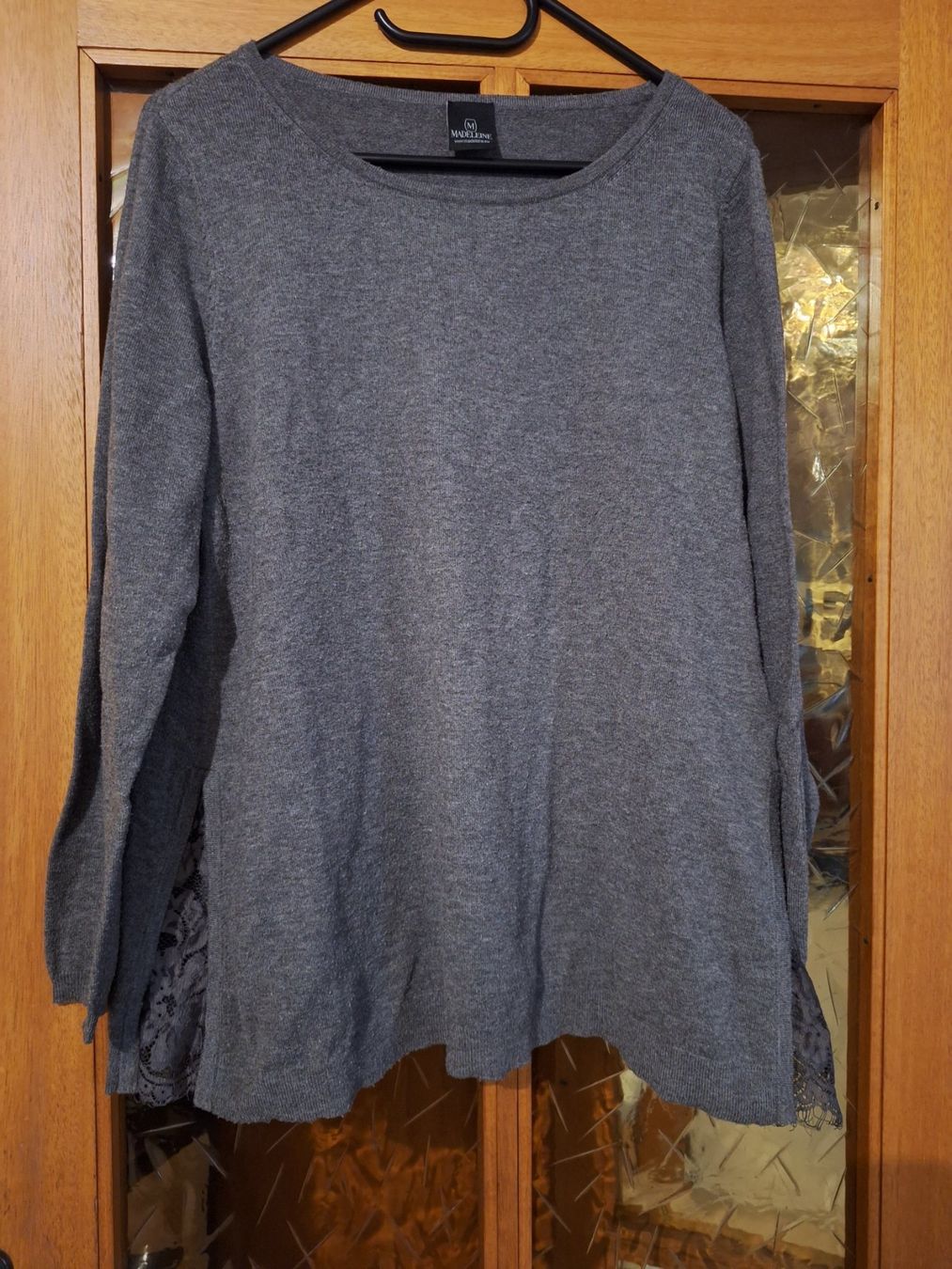 Madeleine Maglioni & Felpe: Madeleine Pullover grau mit Spitzendetail Grösse 40/42 – Usato da Wanzwil venduto da chlinih93