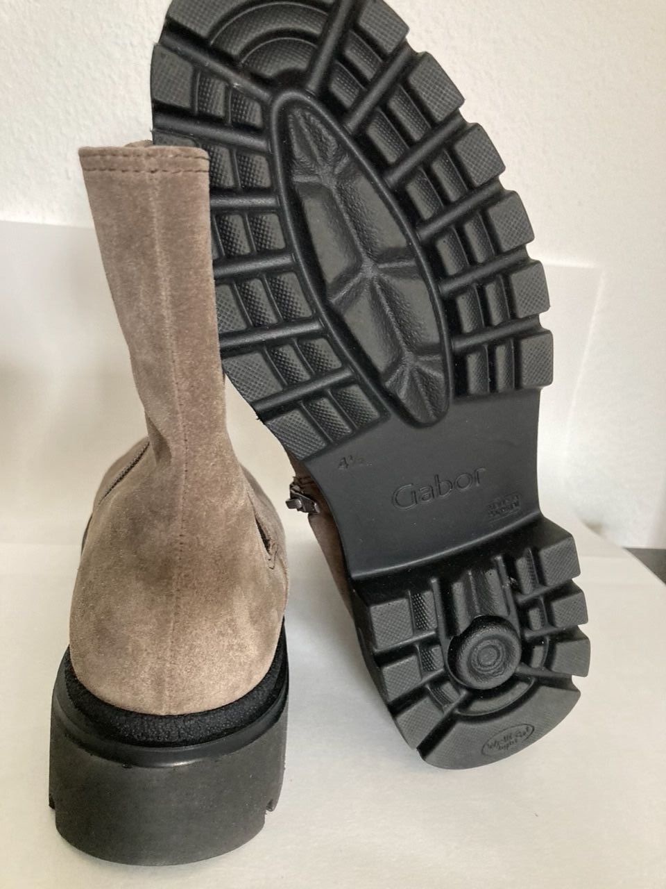 Gabor Damenschuhe: Gabor Stiefeletten, Grösse 37, Wildleder – Gebraucht aus St.Gallen von Uccio1 2