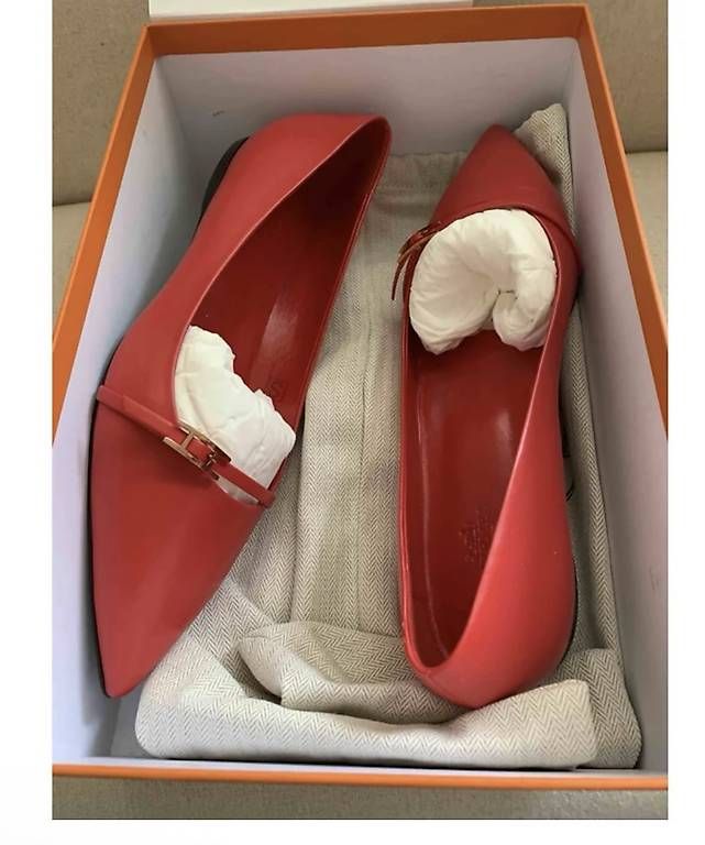 Hermès Scarpe da donna: Hermès Leather Red Ballet Flats – Nuovo e nell'imballaggio originale da Zürich venduto da Nast_a 1
