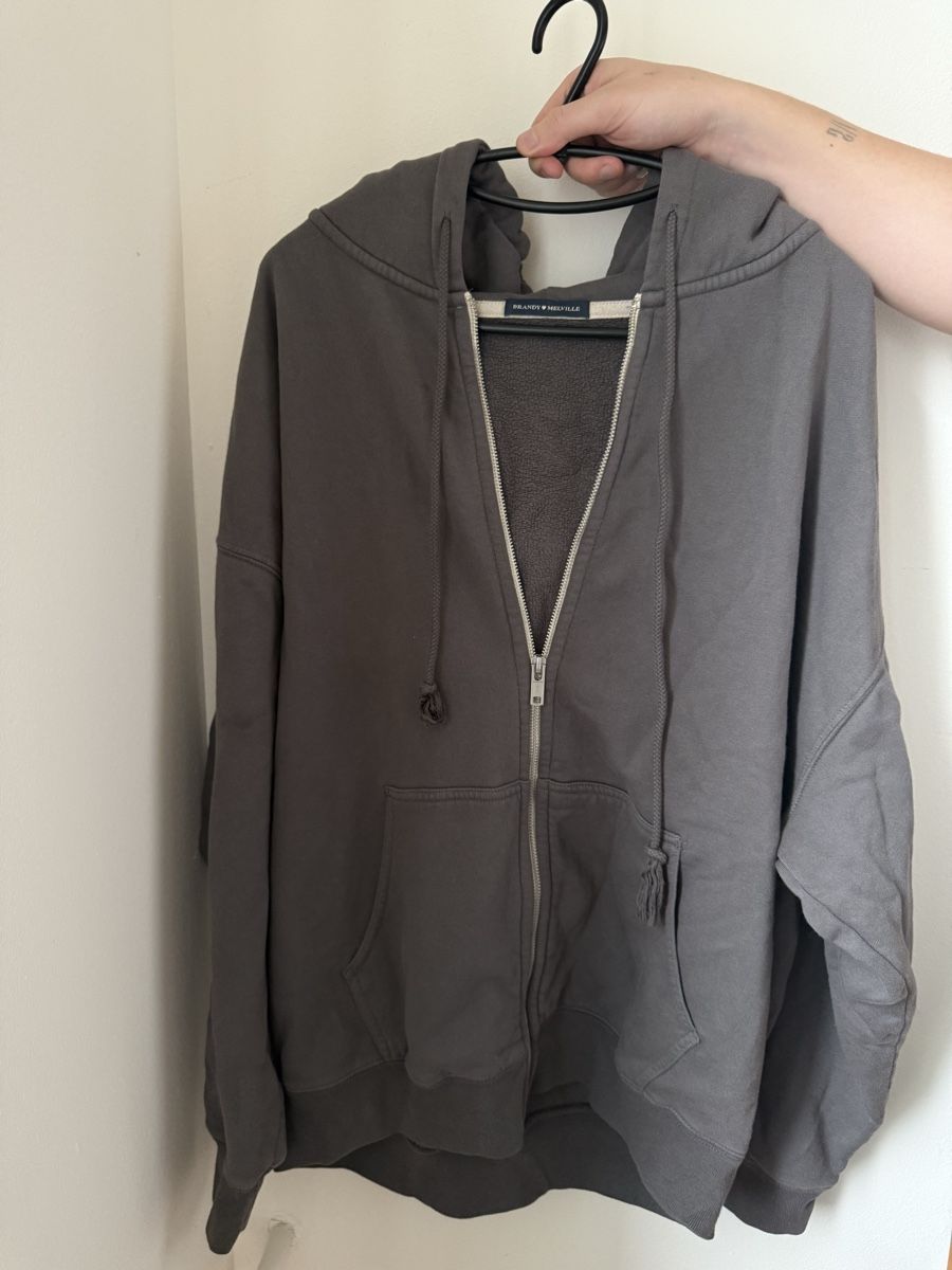 Brandy Melville Maglioni & Felpe: Brandy Melville Zipper grau – Usato da Zürich venduto da larrysells 2