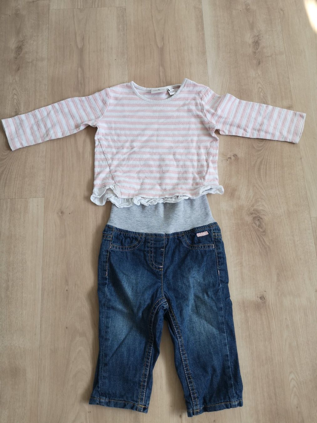 Tom Tailor Lotti & Set di vestiti: Jeans mit Longshirt, Gr. 74 – Usato da Gipf-Oberfrick venduto da acneuc