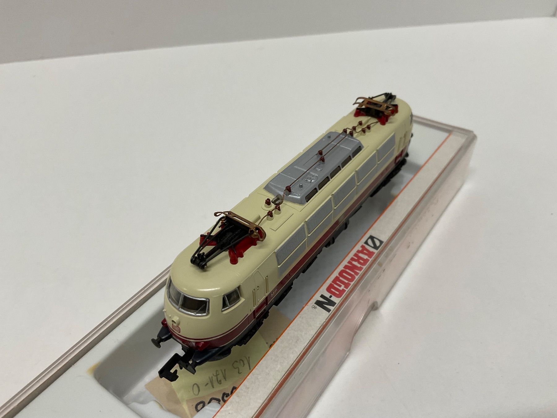 Arnold Modellini di ferrovie: Arnold N 2350 BR 103 der DB, Bespielt mit Verpackung – Usato da Chur venduto da Chur75 3
