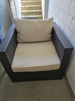Polyrattan-Sessel mit Kissen & passender Fussablage/Tisch 