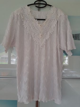 T-shirt M-L blanc comme neuf