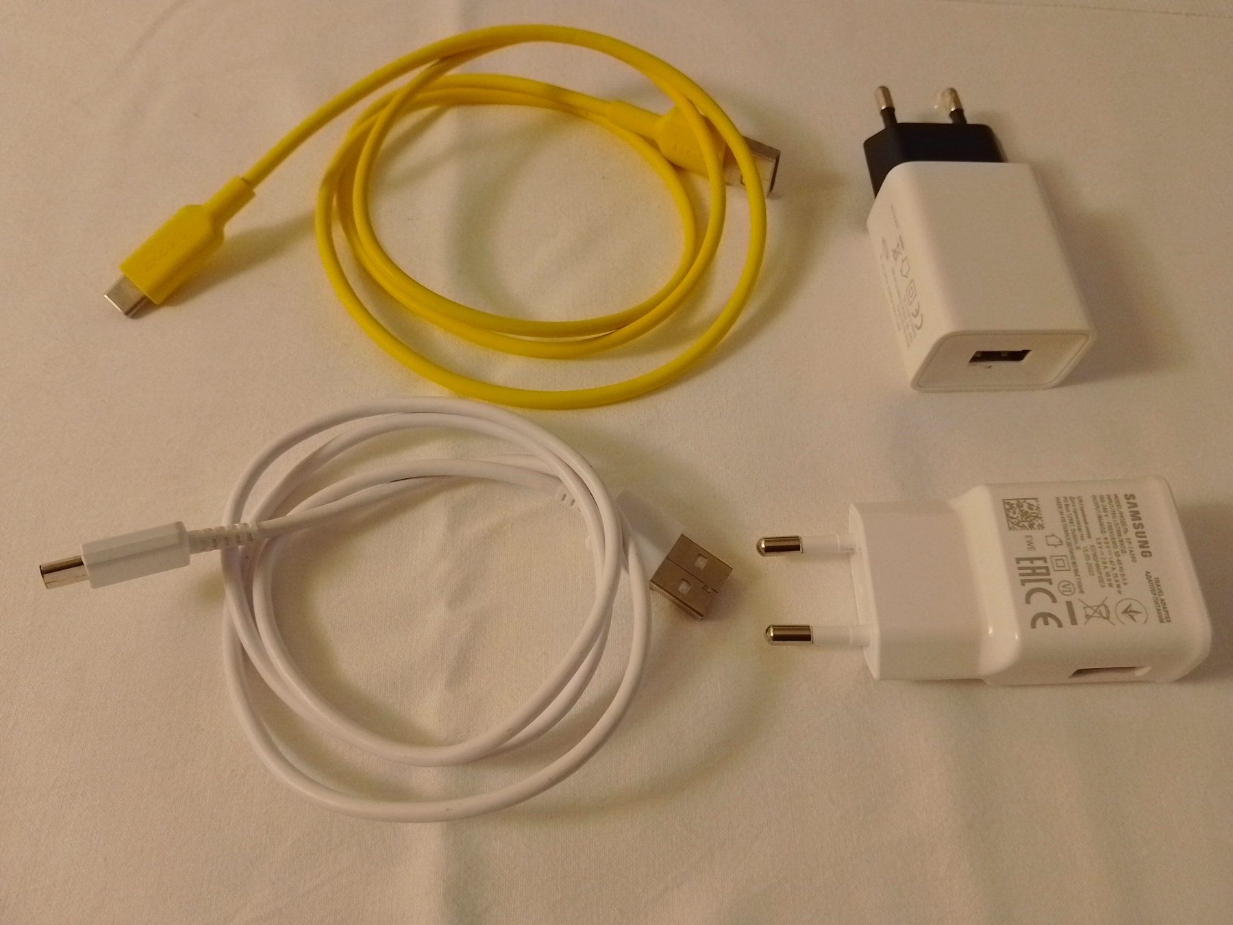 Ladegeräte: 2x Netzteil und 2x USB-C Kabel – Gebraucht aus Zürich von sch_m6rw