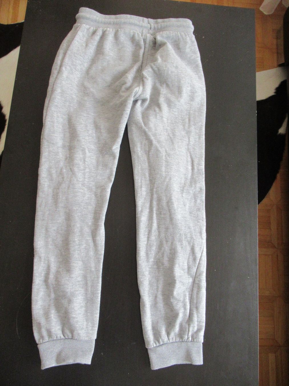 Vertbaudet Pantalons: Vertbaudet Jungen Sweathose BASIC grau meliert Gr. 134 / 9J. – D'occasion à Binz par Hailqueen 3