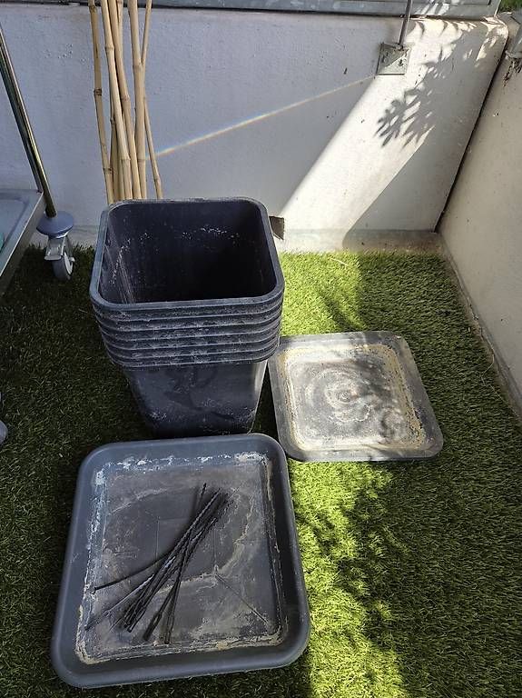 Pots de fleurs: 7 Pflanzen Töpfe Kunststoff + Untersetzer – D'occasion à Ittigen par m.kammerer