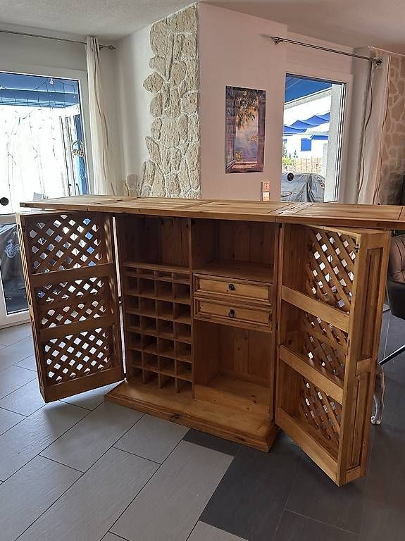 Armoires: Aufklappbarer Barschrank – D'occasion à Stetten SH par Wohtan0815