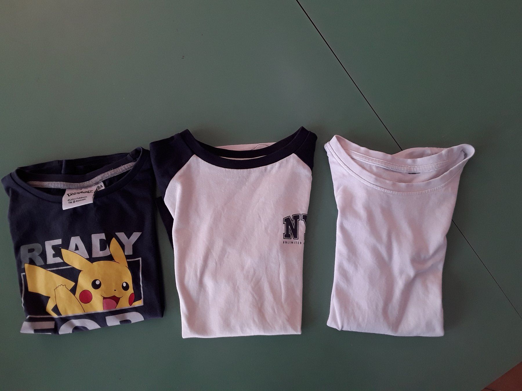 Lotti & Set di vestiti: Lot de trois t-shirt 128 – Usato da Fribourg venduto da mar_z757