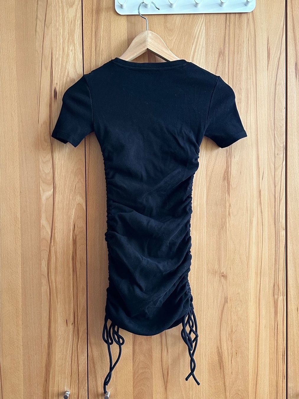Vestiti: Schwarzer Kleid mit kurzer Ärmel – Usato da Schlieren venduto da car_2bwb 1